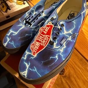 MUST GO! - BRAND NEW! - MENS 10.5 - VANS AUTHENTIC LIGHTNING BLACK/BLUE TAMPA